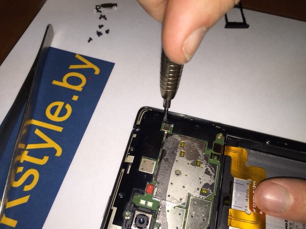 vikruchivaem-bolti-v-lenovo