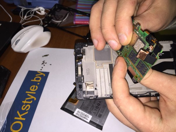 vshchelkivayem-konektor-nizhney-platy